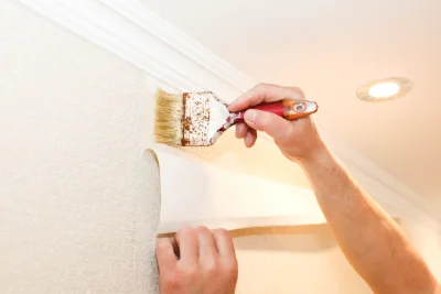 Pose de papier peint à Many — revêtements muraux et toiles de verre